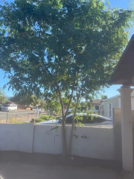 Building Photo - 6216 S 4th Ave