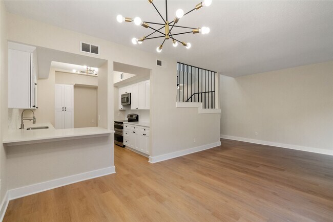 Building Photo - 1300 Augusta Dr