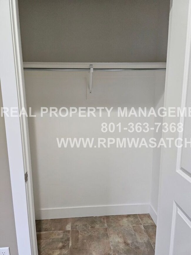 Building Photo - 11367 Oakmond Rd