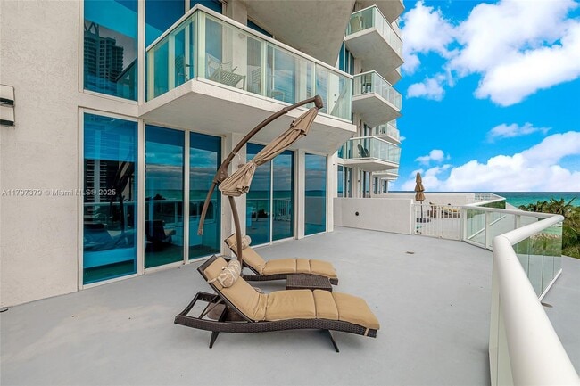 Building Photo - 6515 Collins Ave