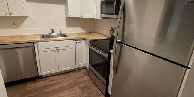 Building Photo - Highland Meadows