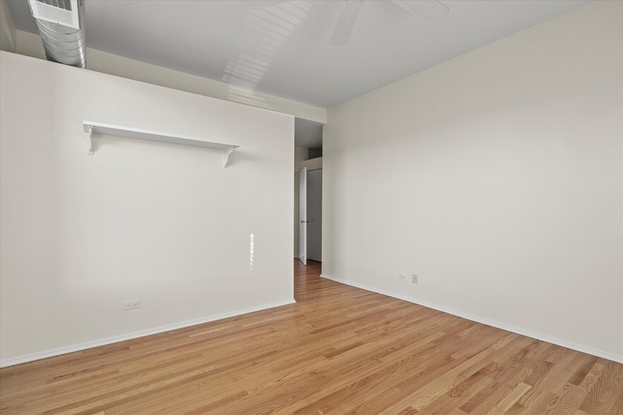 Building Photo - 811 S Lytle St