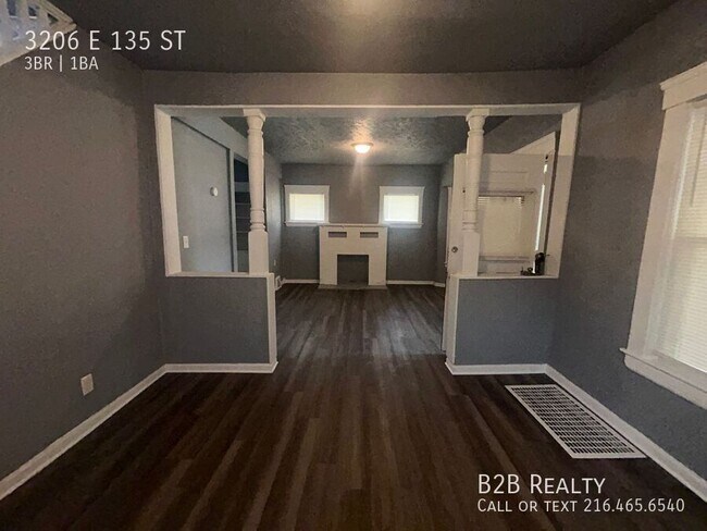 Building Photo - 3206 E 135th St
