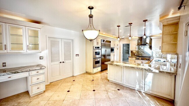 Building Photo - ABSOLUTELY STUNNING ENTERTAINER HOME (4 be...