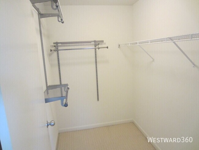 Building Photo - 225 S Sangamon-605