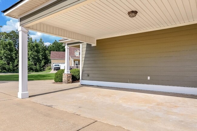 Building Photo - 2469 Waterstone Cir