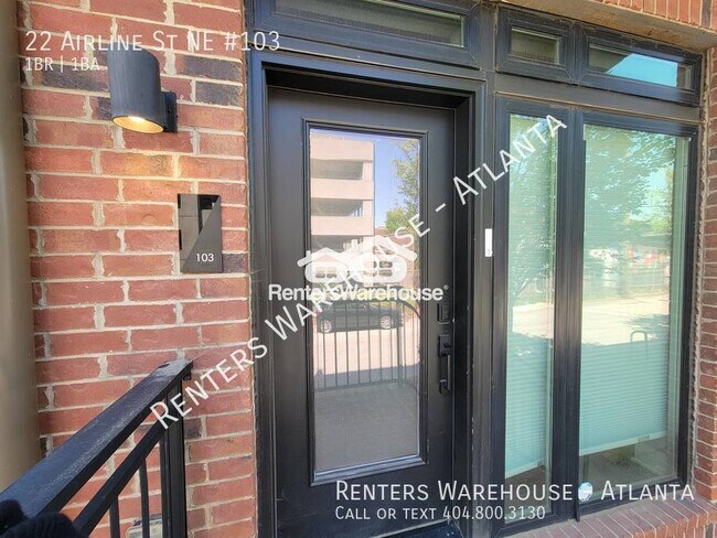 Building Photo - Location! Location! 2 Story 1 Bedroom step...