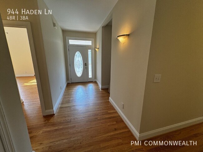 Building Photo - 944 Haden Ln