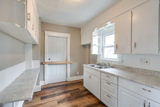 Building Photo - Spacious 3 Bedroom Akron Home