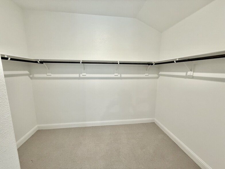 Building Photo - 2358 Aspen Hl Dr