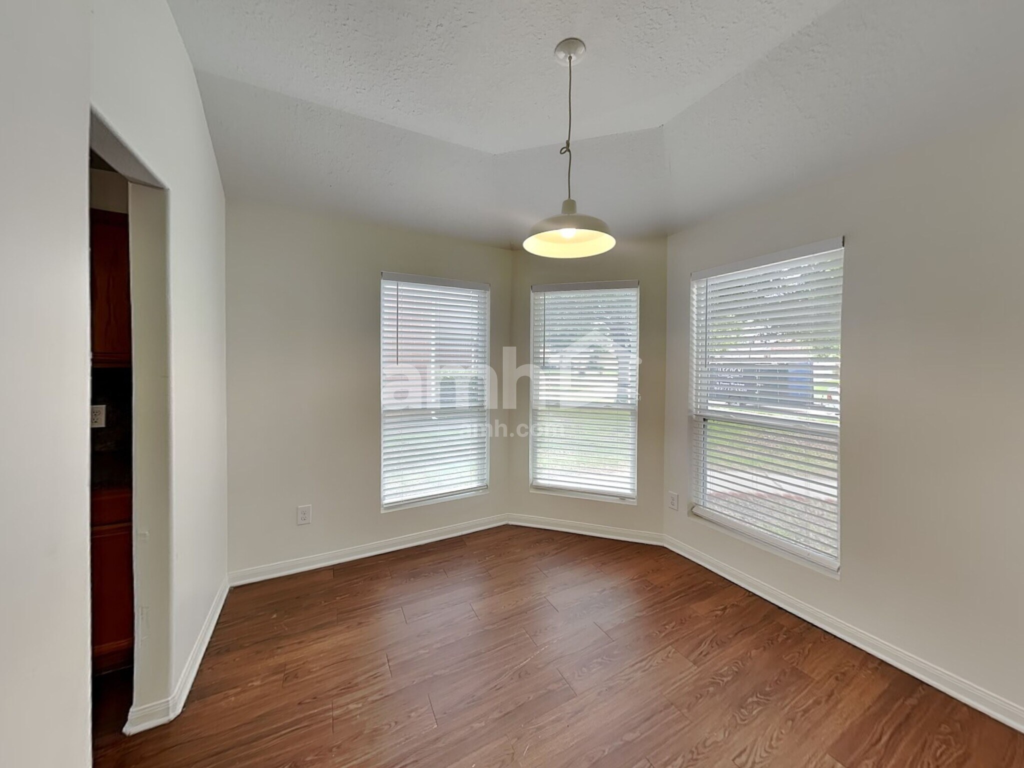 Building Photo - 3631 Barkers Crossing Ave