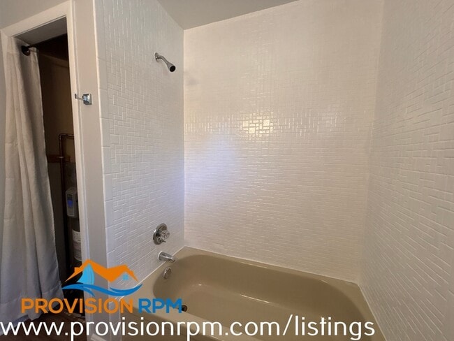 Building Photo - 322 Creek Blvd