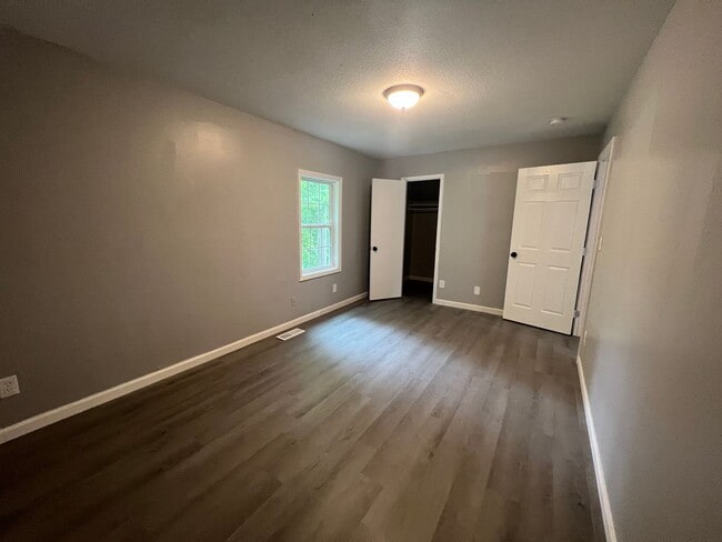 Building Photo - 440 30th Pl