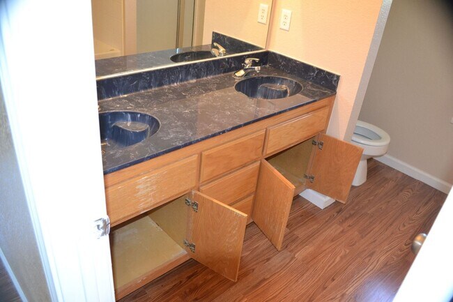 Building Photo - Lovely 4 bed 2 bath coming soon!!