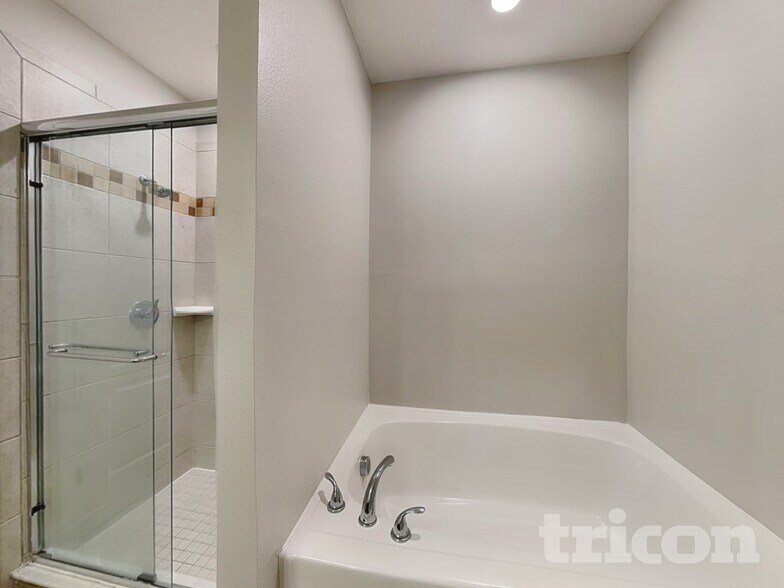 Building Photo - 4035 Wayfarer Wy