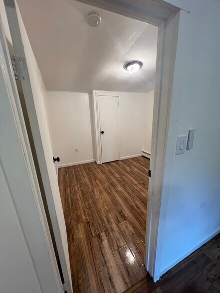 Building Photo - 212 Monroe Dr