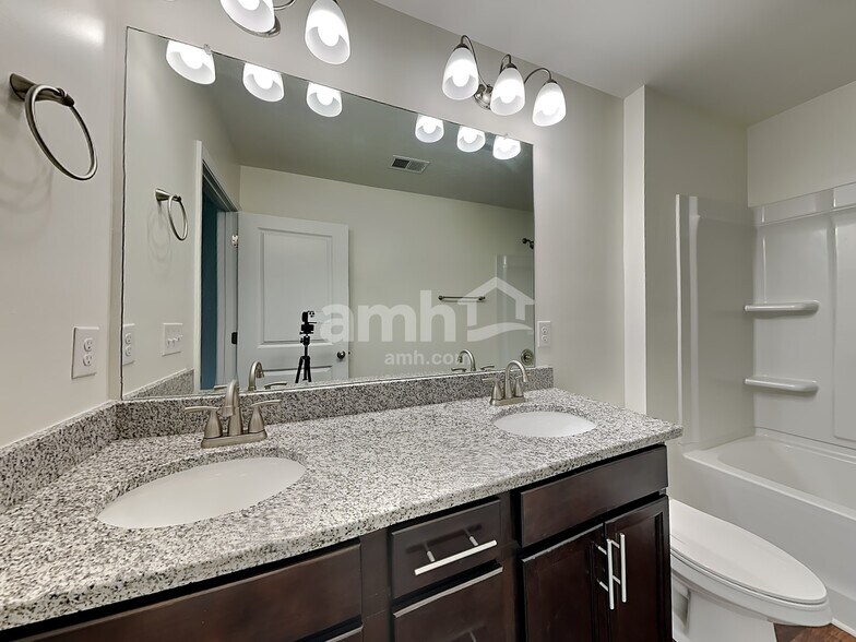 Building Photo - 810 Genesis Wy