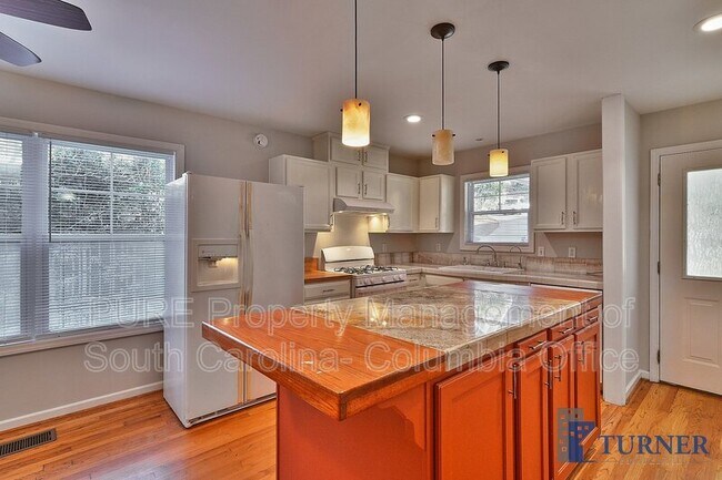 Building Photo - 801 Laurel Hill Ln