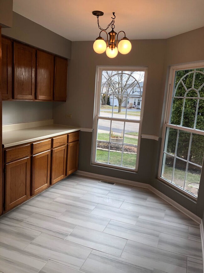 Building Photo - 1649 Estate Cir