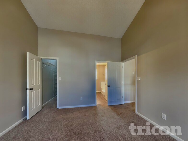 Building Photo - 14532 John Beck Dr