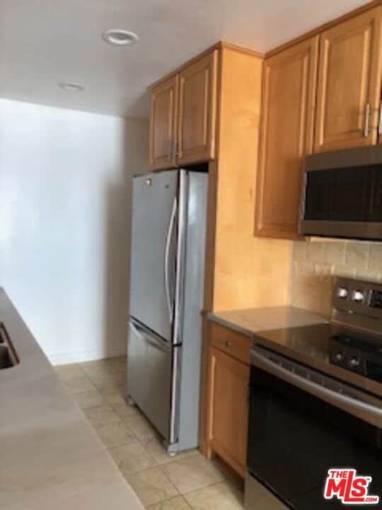 Building Photo - 622 S Barrington Ave