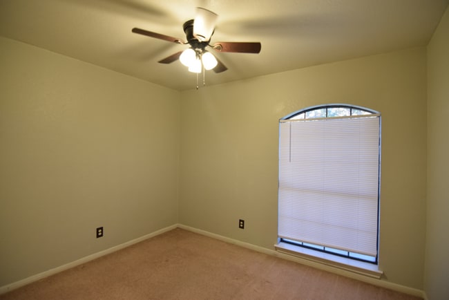 Building Photo - 4602 Fawn Dr