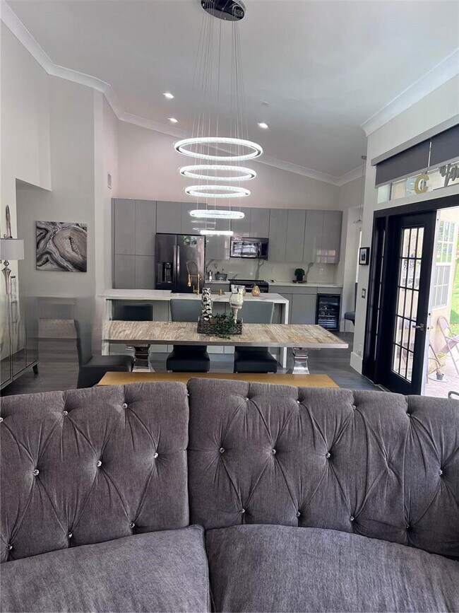 Building Photo - 1371 Bayview Cir