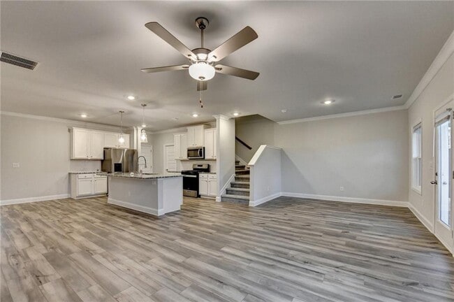 Building Photo - 3230 Westgate Park Dr