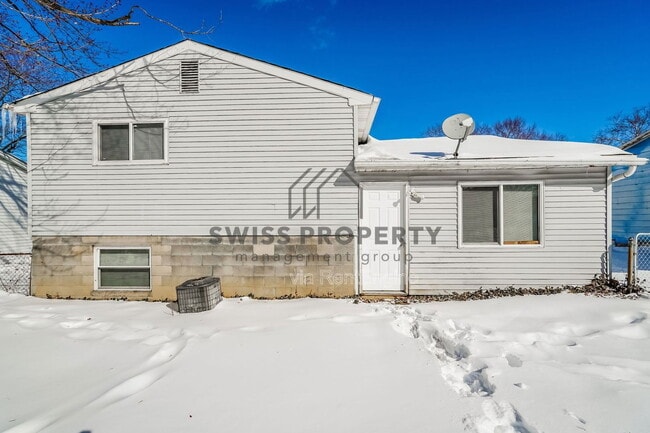 Building Photo - 5279 Lindora Dr