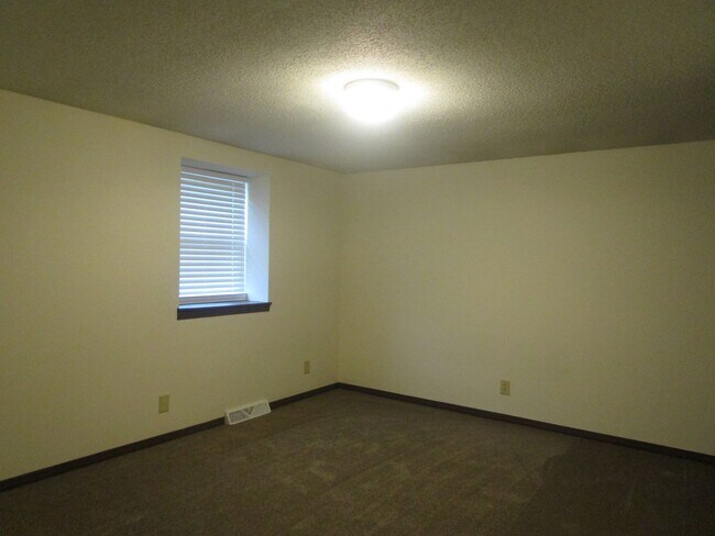 Building Photo - Remarkable Two Bedroom Town-Home with Fenced Yard - Available August 14th!!!