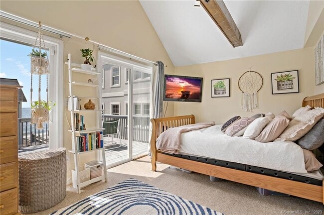 Building Photo - 210 Broadway