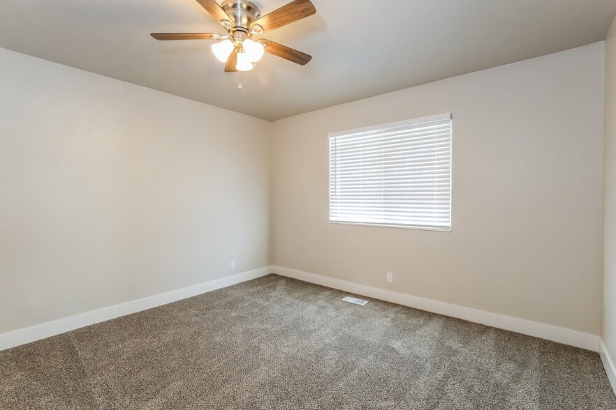 Building Photo - 76 W Stauffer Ln