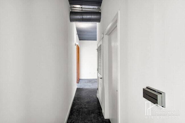 Building Photo - 620 Glen Iris Dr NE