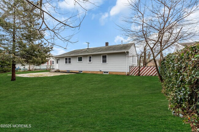 Building Photo - 1230 Dove St