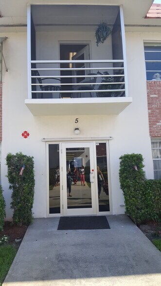 Building Photo - 3550 NW 8th Ave