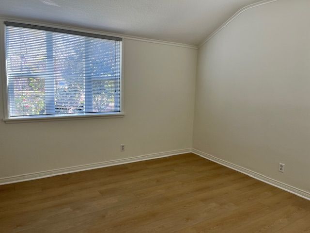 Building Photo - 6013 N Walnut Grove Ave