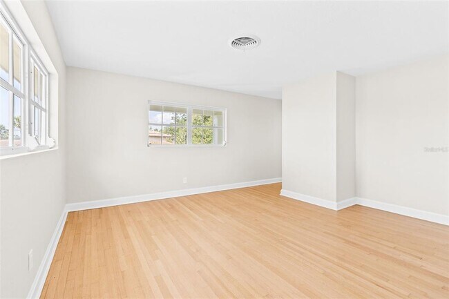 Building Photo - 11 Brightwaters Cir NE