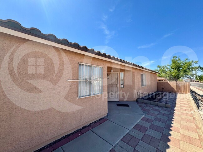 Building Photo - 2152 W Burlwood Way