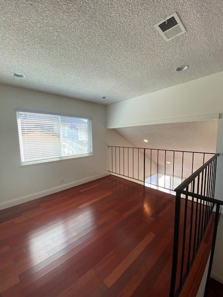 Building Photo - 4483 Oakbrook Ct