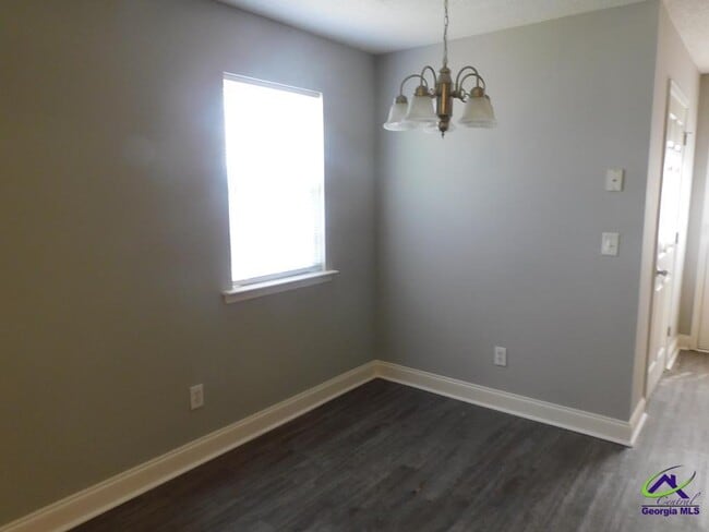 Building Photo - 215 West Wrasling Way