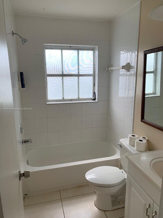 Building Photo - 4951 Wedgewood Way