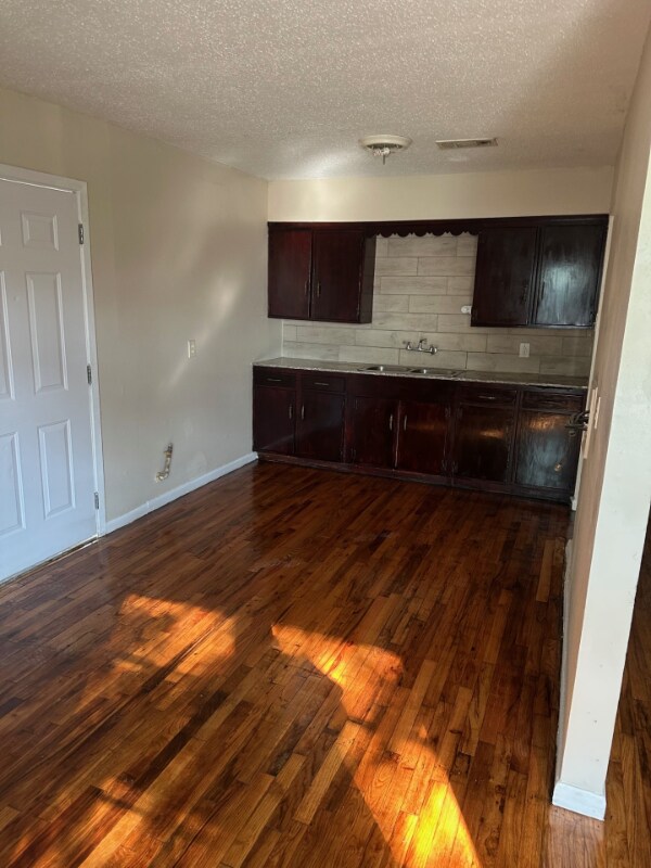 Building Photo - 1905 Connor Ave