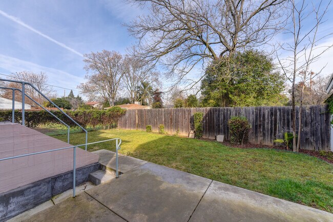 Building Photo - 3837 Y St