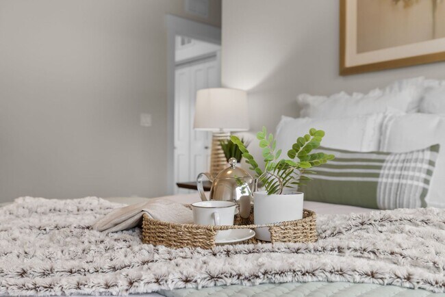 Building Photo - 2213 S Federal Way