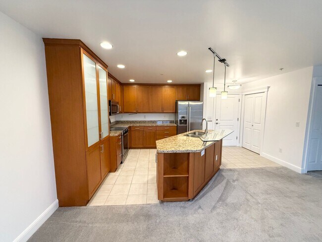 Building Photo - 2BR Condo with Private Patio Near Discovery Park – Blue Heron Community