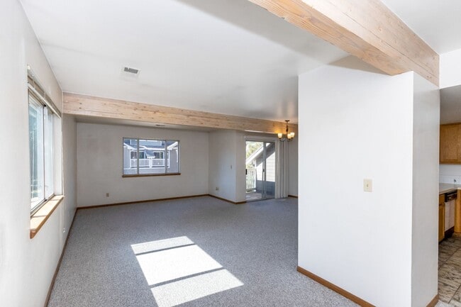 Building Photo - 4 Bedrooms, each with Ensuite Bathrooms!