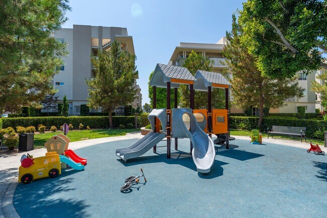 Building Photo - Ocean, #104