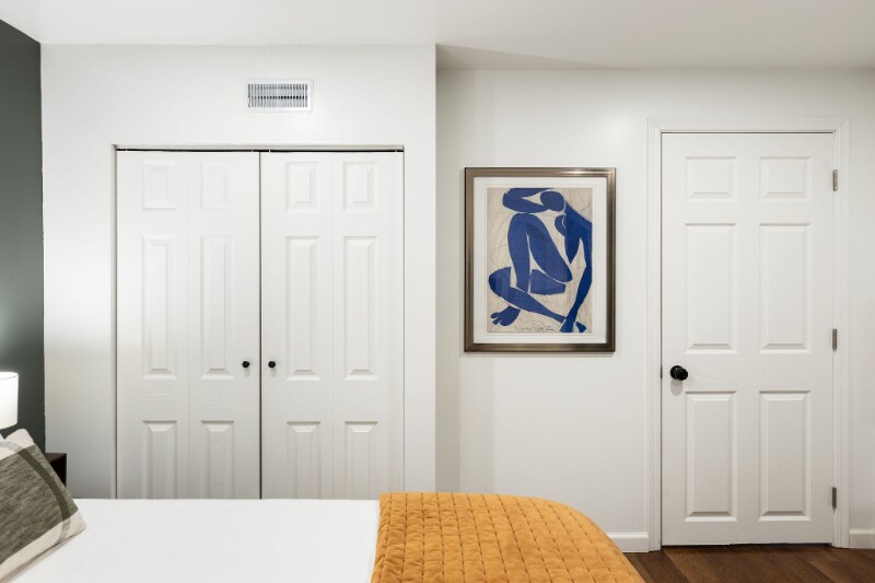 Building Photo - 1027 W 6th Ave