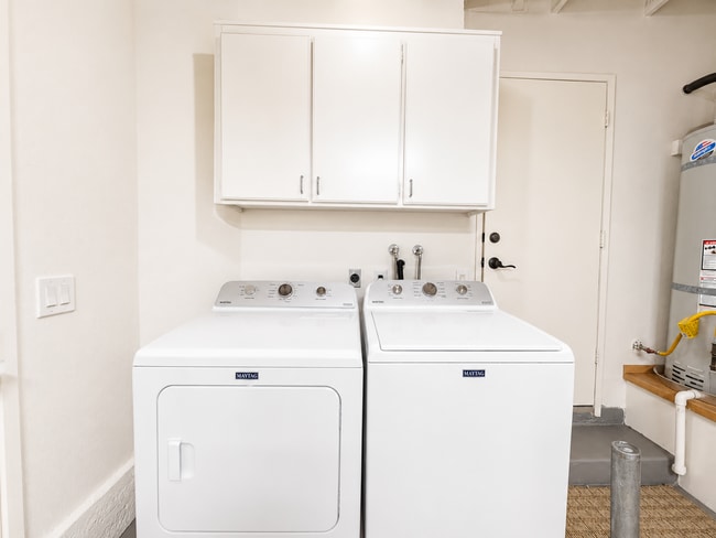 Building Photo - Beautiful 2 Bedroom Condo with fresh paint, flooring for Rent