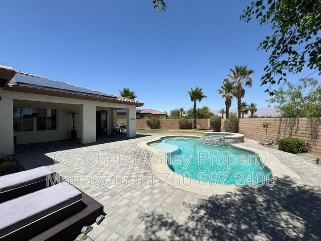 Building Photo - 74635 Tesla Dr